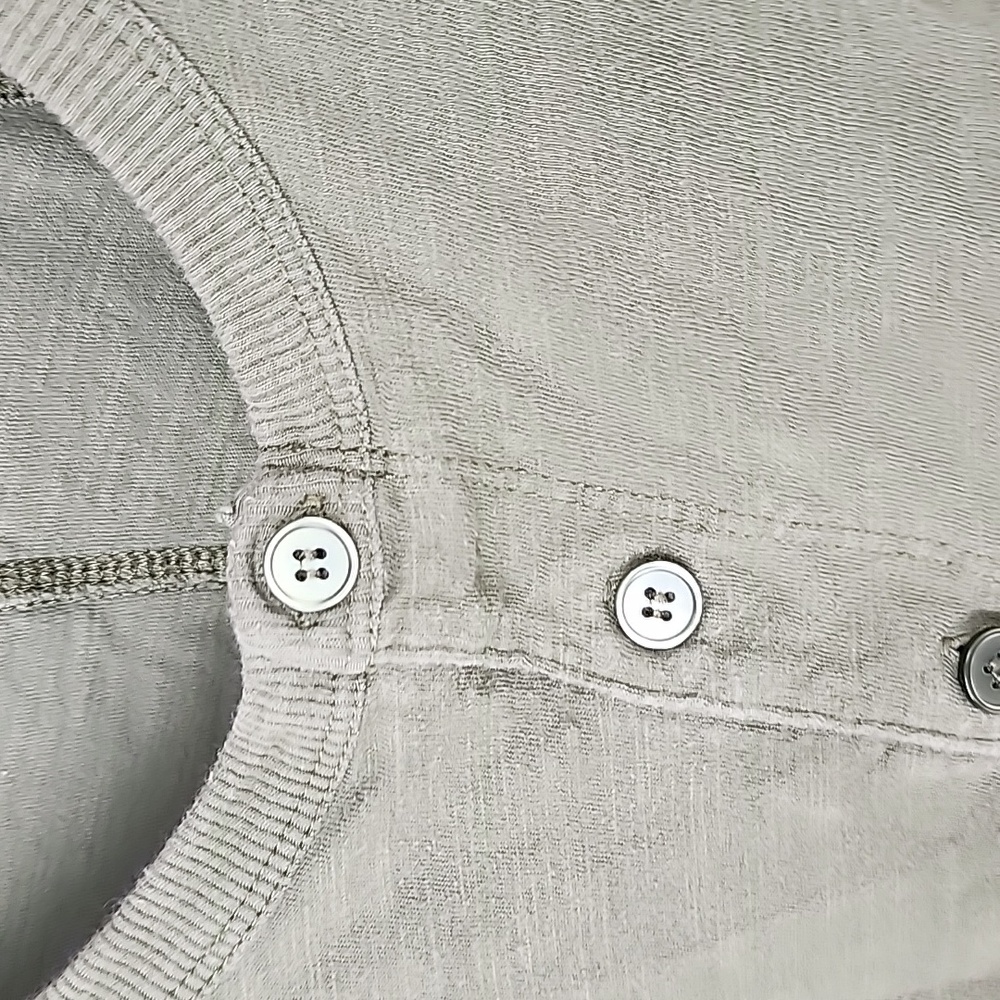 Button Front Flowy Tank - Picture 3 of 4